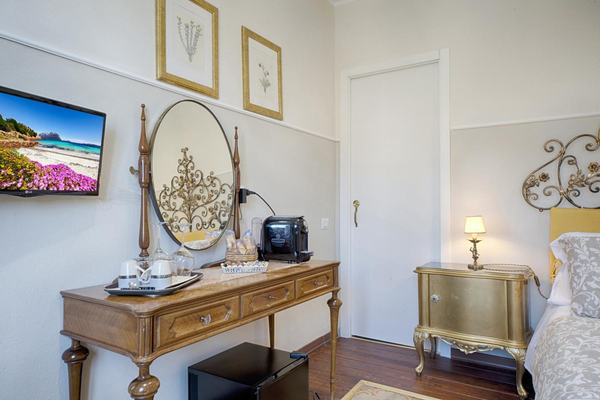 Casa Satta 1925 Hotel Olbia Luaran gambar
